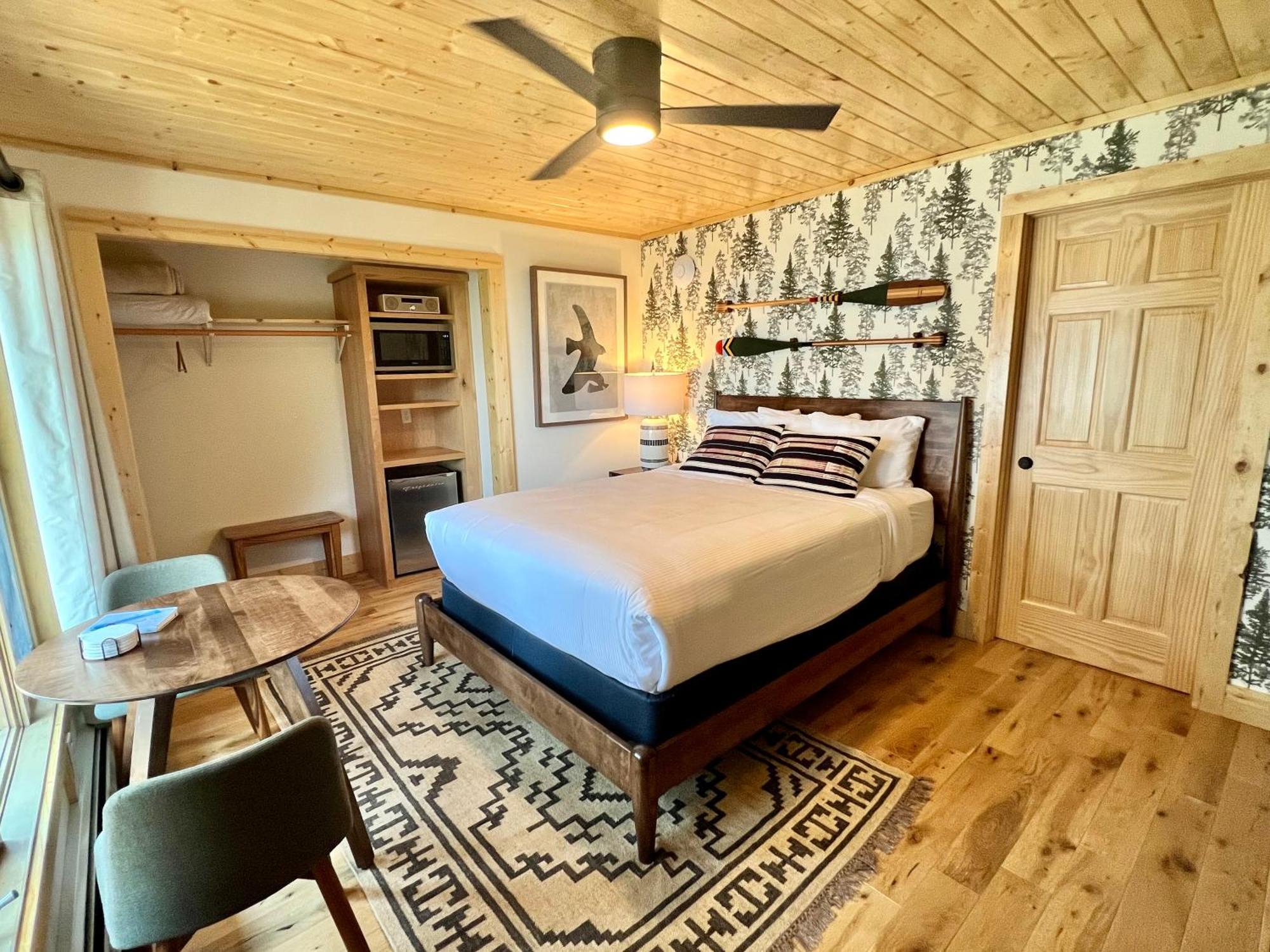 Thomsonite Inn On Lake Superior Grand Marais Room photo