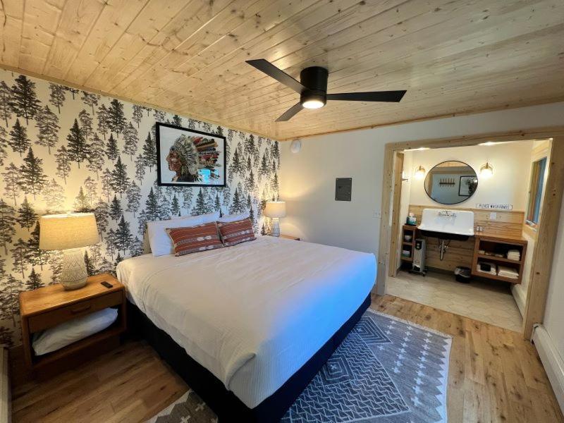 Thomsonite Inn On Lake Superior Grand Marais Room photo
